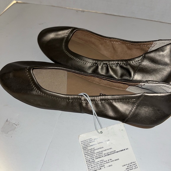 Amazon essentials silver flats - Picture 4 of 13